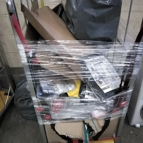 CAGE OF ASSORTED ITEMS INCLUDING BUBBLE WRAP, MAGNETIC SCREEN DOOR, CHRISTMAS DECORATIONS