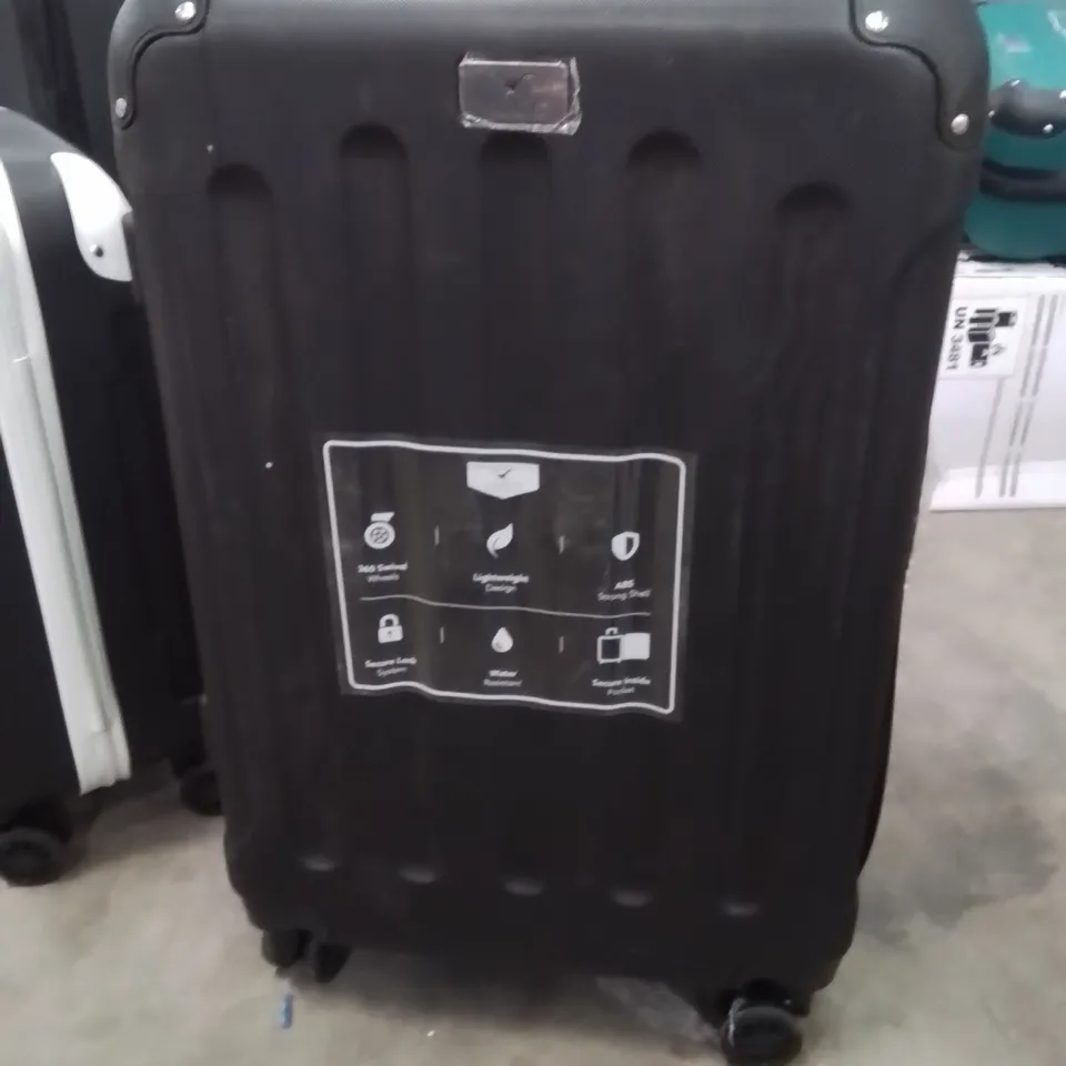 LUGG SUITCASE BLACK