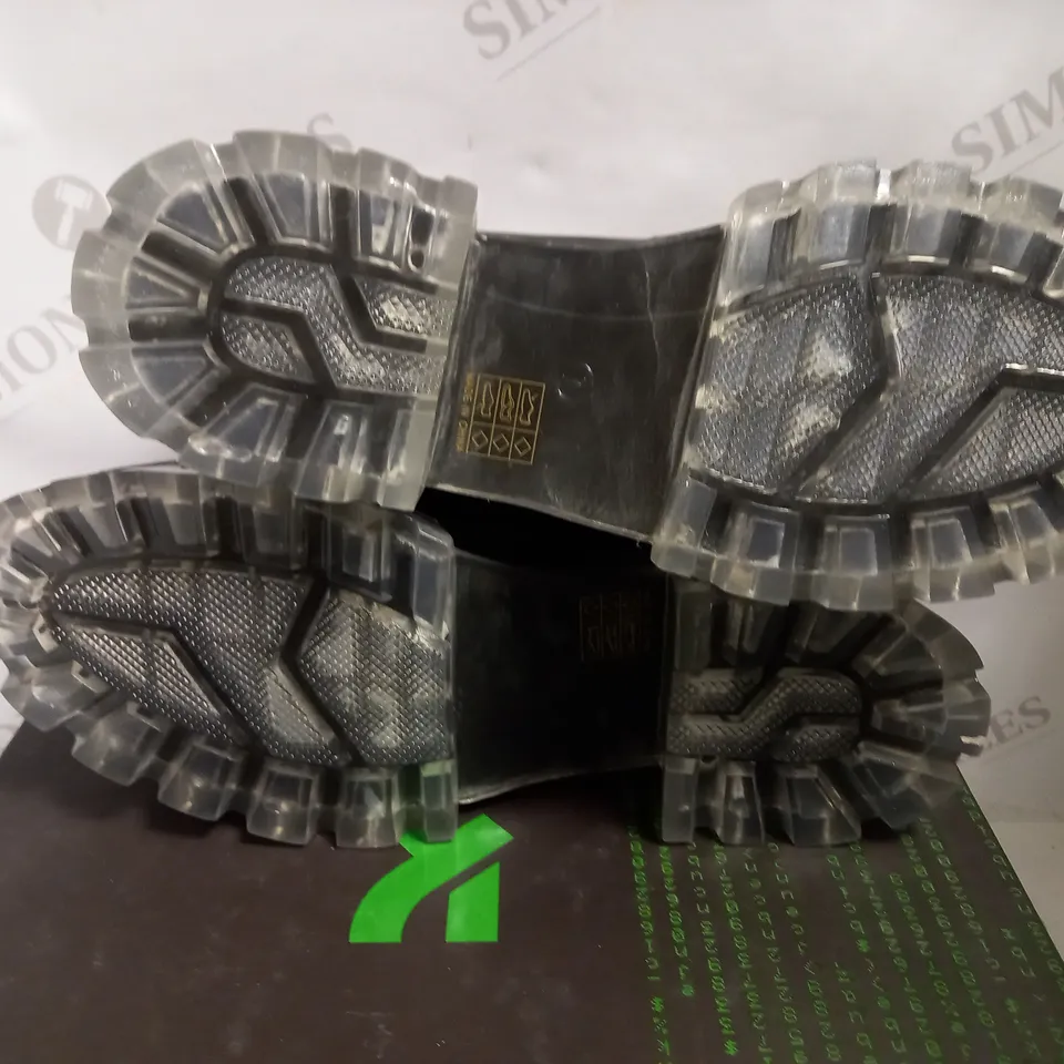 KOI VEGAN BLACK THREE ACTIONS THREE ILLUSIONS ICY LOAFER - SIZE 7