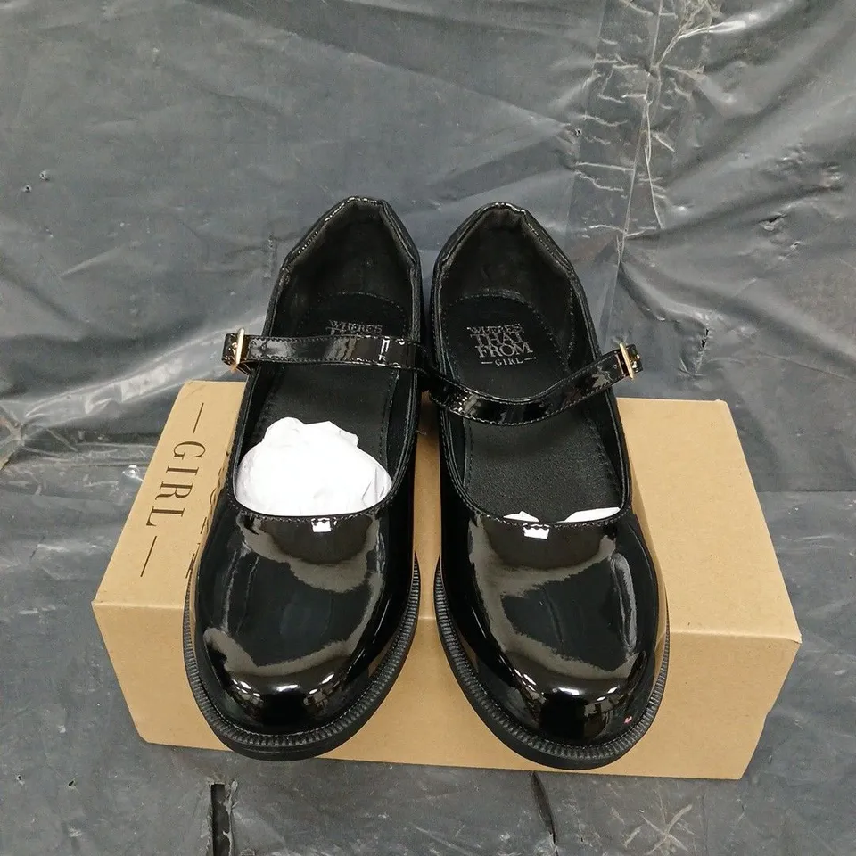 BOXED PAIR OF WHERES THAT FROM GIRL - BLACK STRAP SHOES - UK ISZE 4