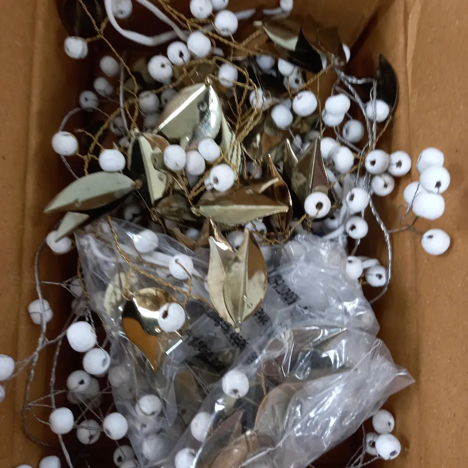 K BY KELLY HOPPEN SET OF 6 FESTIVE DECORATIONS IN GOLD EFFECT