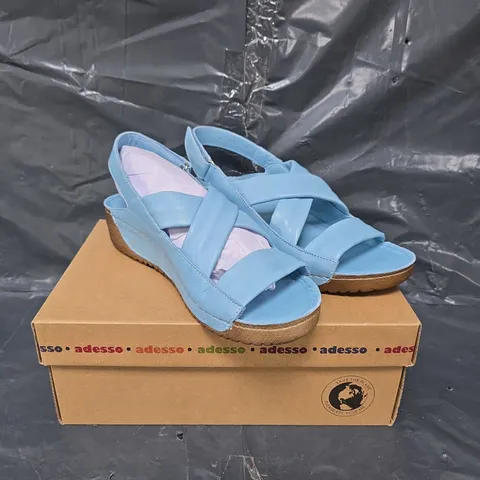 BOXED PAIR OF ADESSO OPEN TOED SANDALS - SIZE 7