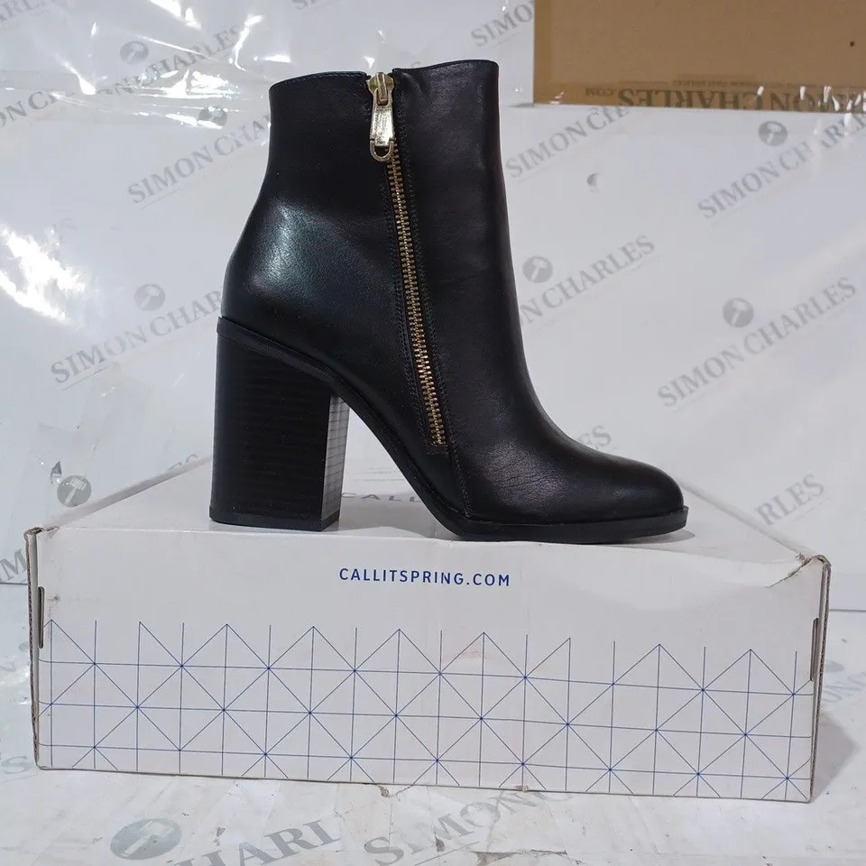 BOXED PAIR OF CALL IT SPRING EROECIA BLOCK HEEL ZIP-UP BOOTS IN BLACK SIZE 5