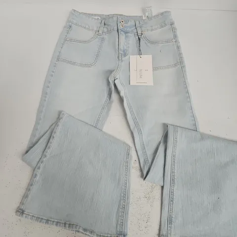STRADIVARIUS PETITE LOW WAIST FLARE JEANS IN LIGHT BLUE - 36 UK 8