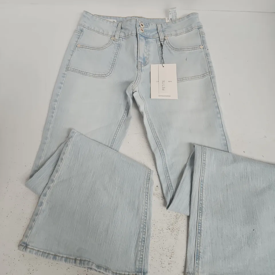 STRADIVARIUS PETITE LOW WAIST FLARE JEANS IN LIGHT BLUE - 36 UK 8