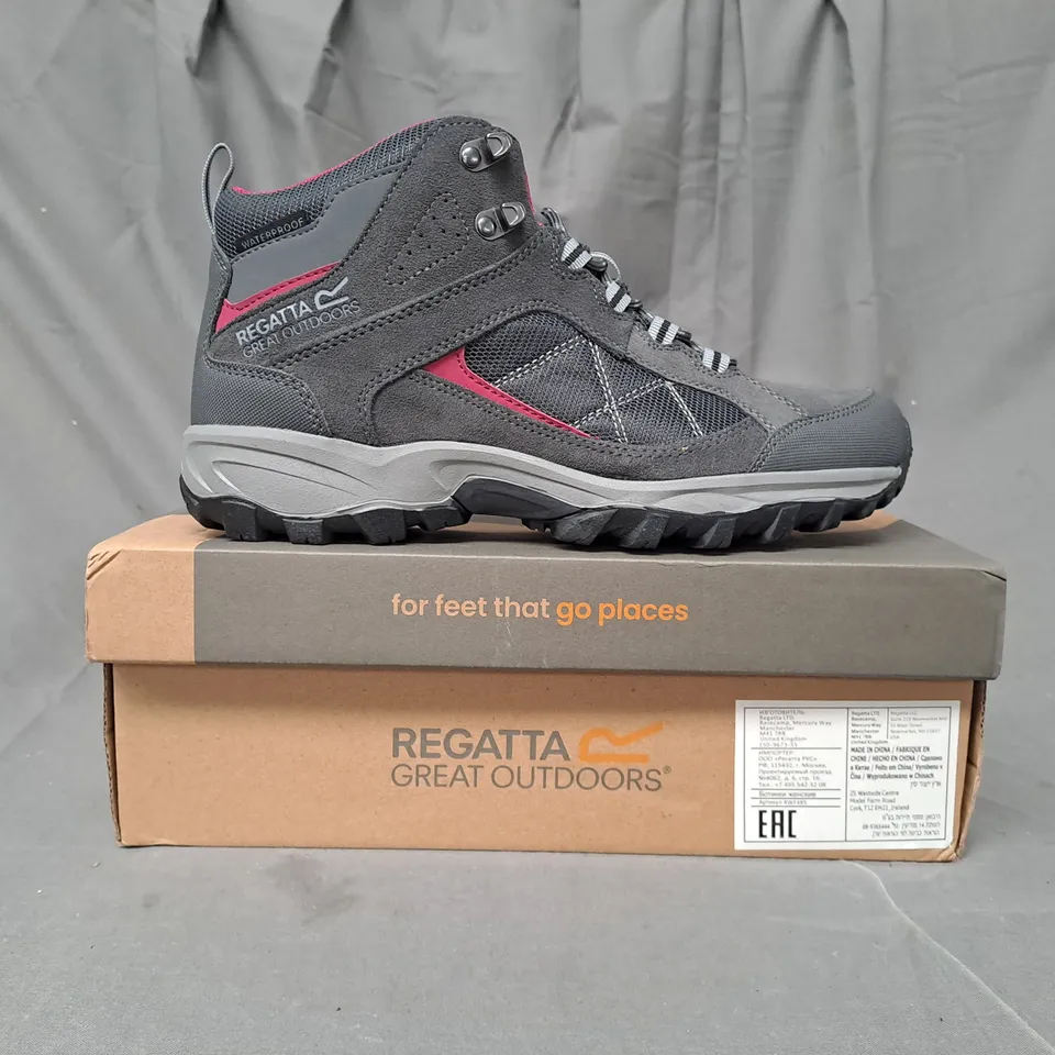 BOXED PAIR OF REGATTA WATERPROOF + BREATHABLE SHOES IN GREY/PINK UK SIZE 7