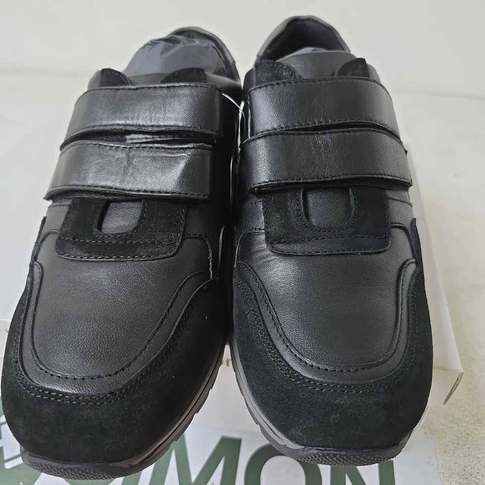 BOXED DR KELLER BRENDAN TRAINERS, BLACK - SIZE 9