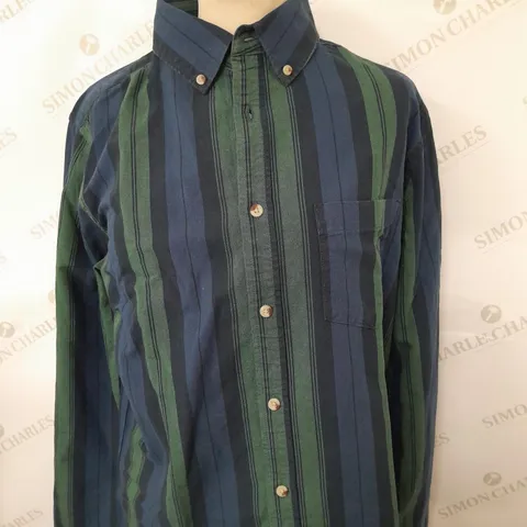 APPROXIMATELY 20 ASSORTED COTTON ON CLOTHING ITEMS TO INCLUDE MAYFAIR LONG SLEEVE SHIRT IN INDIGO VINTAGE STRIPE SIZE S, FLEECE LINED FULL LENGTH ONSIE IN BLACK SIZE L, MOM JEANS IN BRUNSWICK BLUE RIP