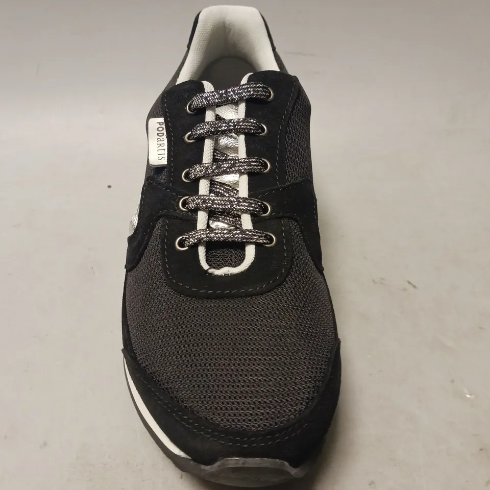 BOXED PAIR OF ACTIVITY BY PODARTIS SHOE SIN BLACK/WHITE UK SIZE 5
