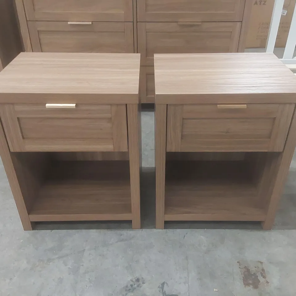 DESIGNER 4 PIECE BEDROOM SET WITH DRESSER & NIGHTSTAND COLOUR: NATURAL OAK
