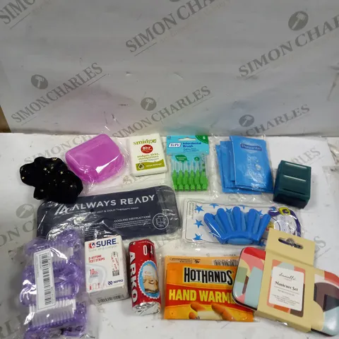 BOX OF APPROXIMATELY 20 ASSORTED HEALTH AND BEAUTY PRODUCTS TO INCLUDE HARRY'S RAZORS, HOT HANDS HAND WARMERS, MANICURE SET ETC