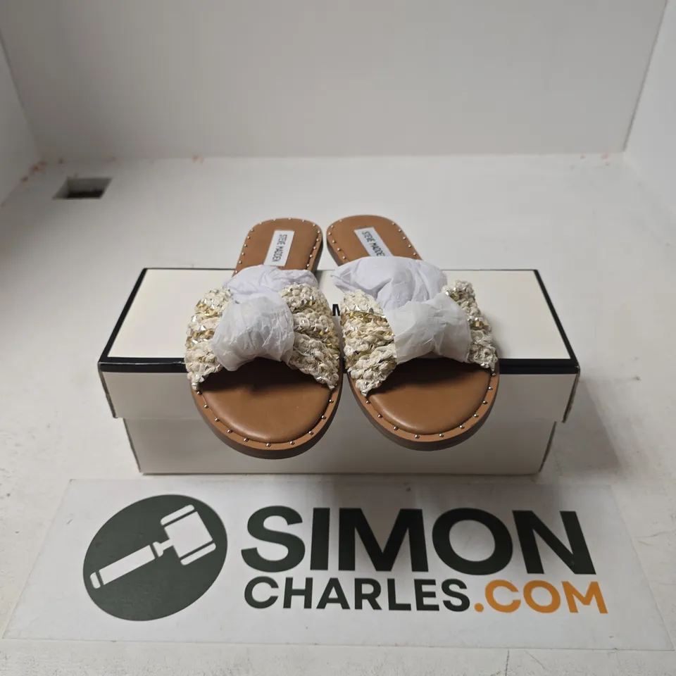 BOXED PAIR OF STEVE MADDEN DIPSY CREAM SANDALS - SIZE 37