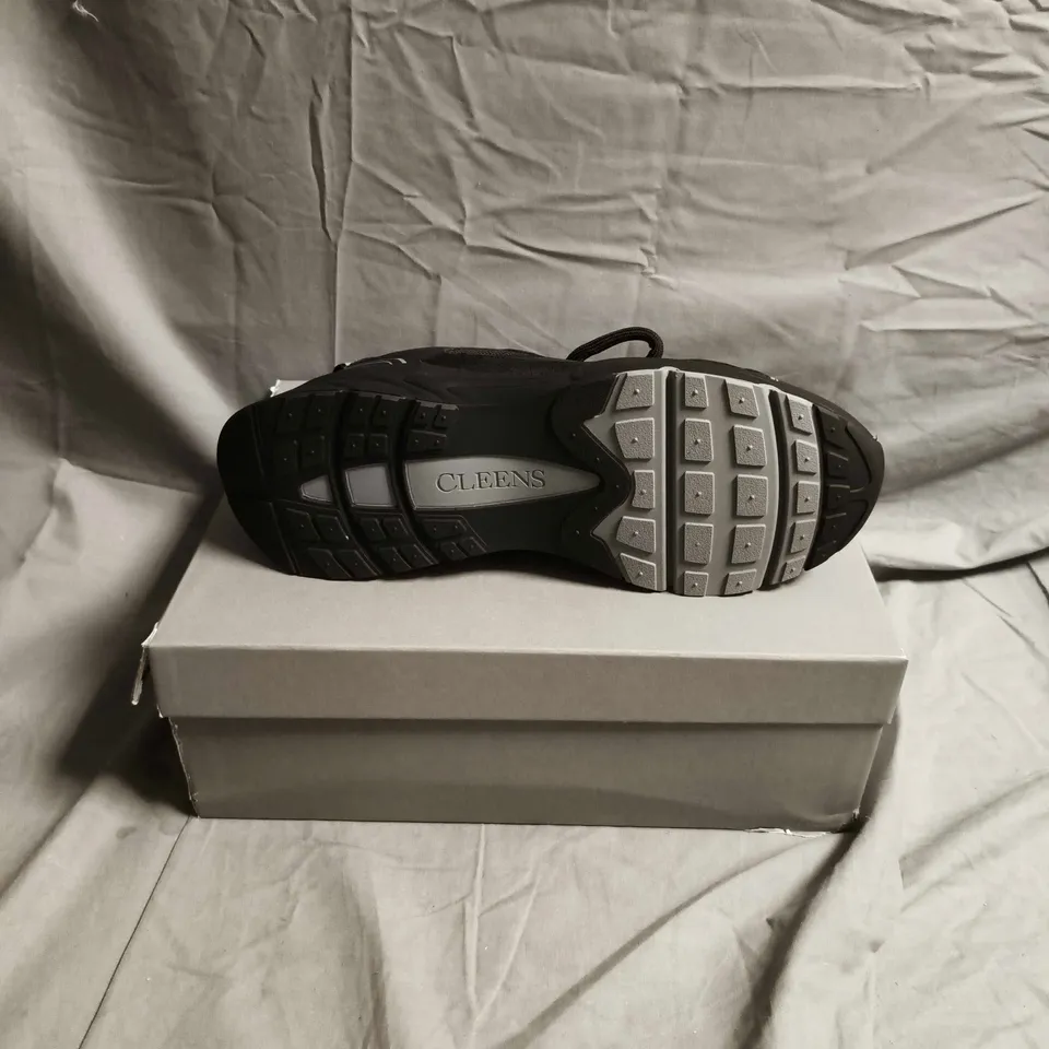 BOXED PARI OF CLEENS BLACK TRAINERS - MEN'S CASUAL SNEAKERS