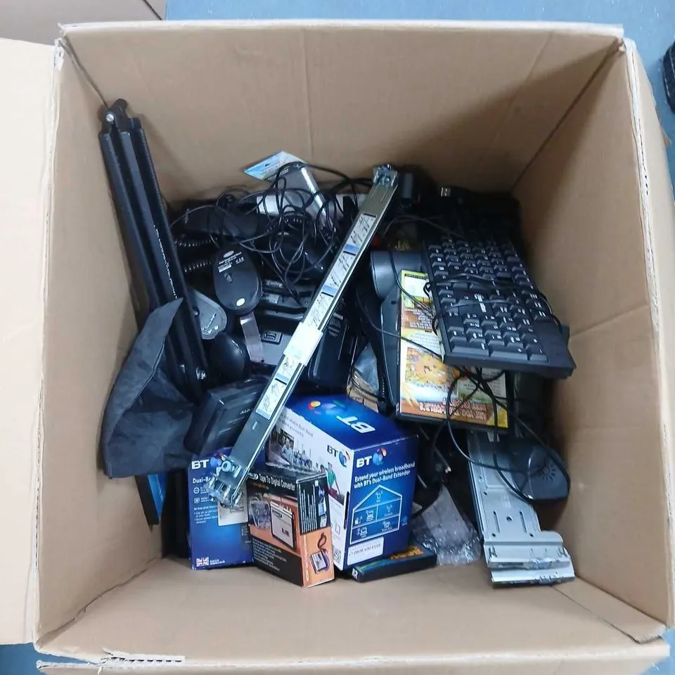 BOX OF APPROXIMATELY 35 ASSORTED ITEMS TO INCLUDE: ASSORTED PC GAMES 