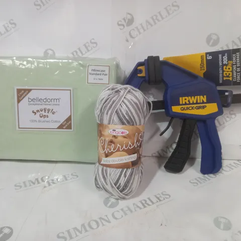 APPROXIMATELY 20 ASSORTED HOUSEHOLD ITEMS TO INCLUDE KNITTING YARN, IRWIN QUICK GRIP, SNUGGLE UPS PILLOWCASE PAIR, ETC