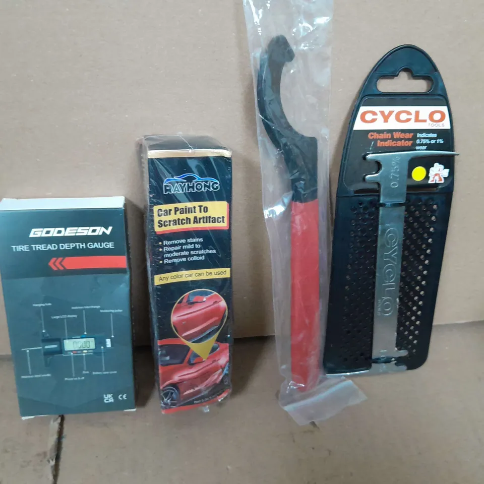 BOX OF ASSORTED CAR ITEMS TO INCLUDE GODSON TREAD GAUGE - CYCLE CHAIN WEAR INDICATOR - PAINT REPAIR / COLLECTION ONLY 