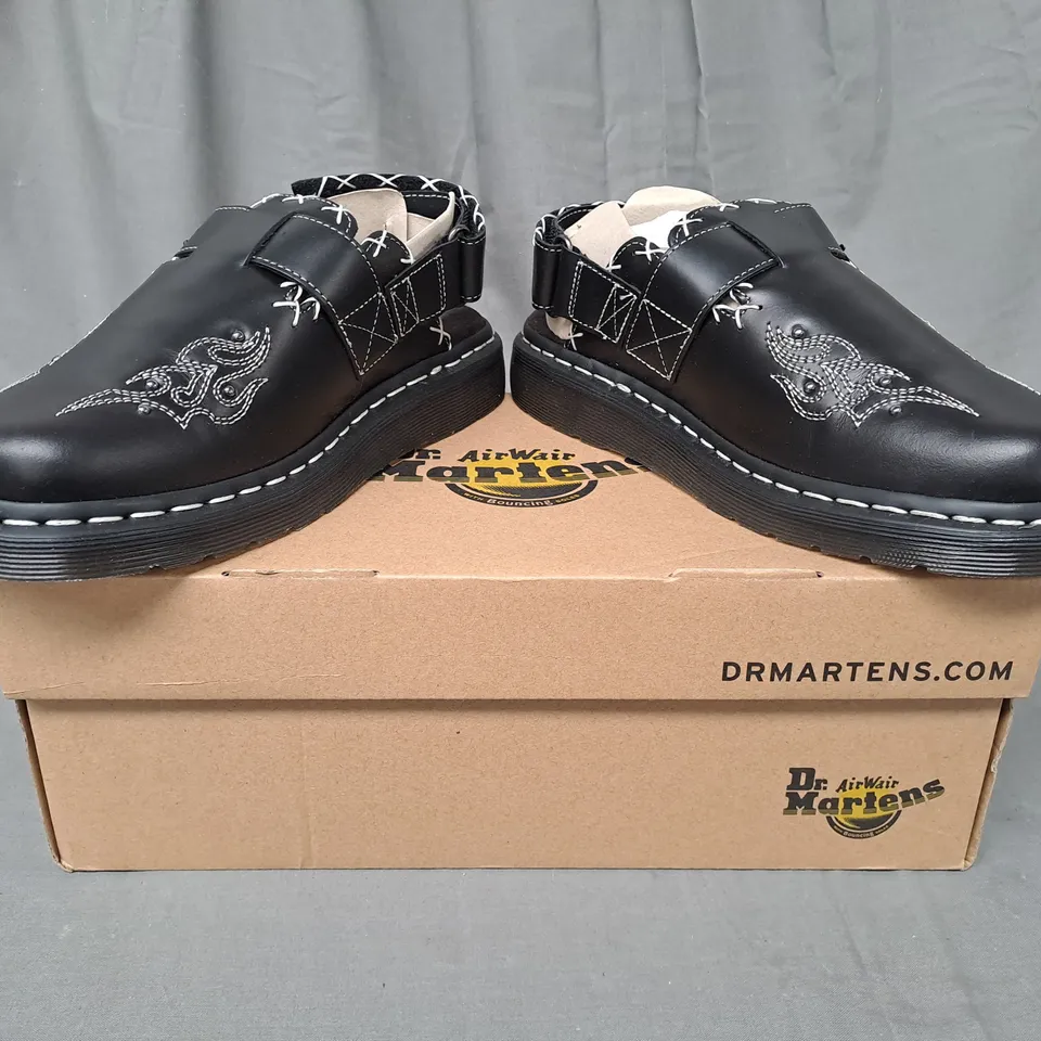 BOXED PAIR OF DR MARTENS JORGE II GA SHOES IN BLACK UK SIZE 6