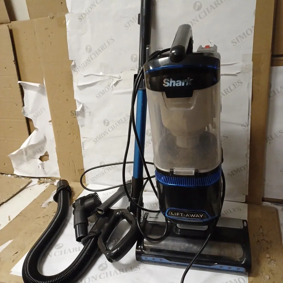 SHARK NV602UK LIFT-AWAY UPRIGHT VACUUM CLEANER 