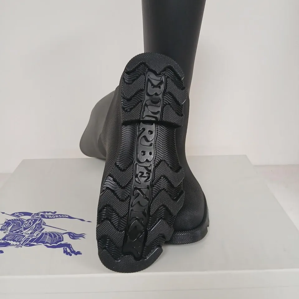 Burberry Black Knee-High Rain Boot – UK 11 (EU 45)