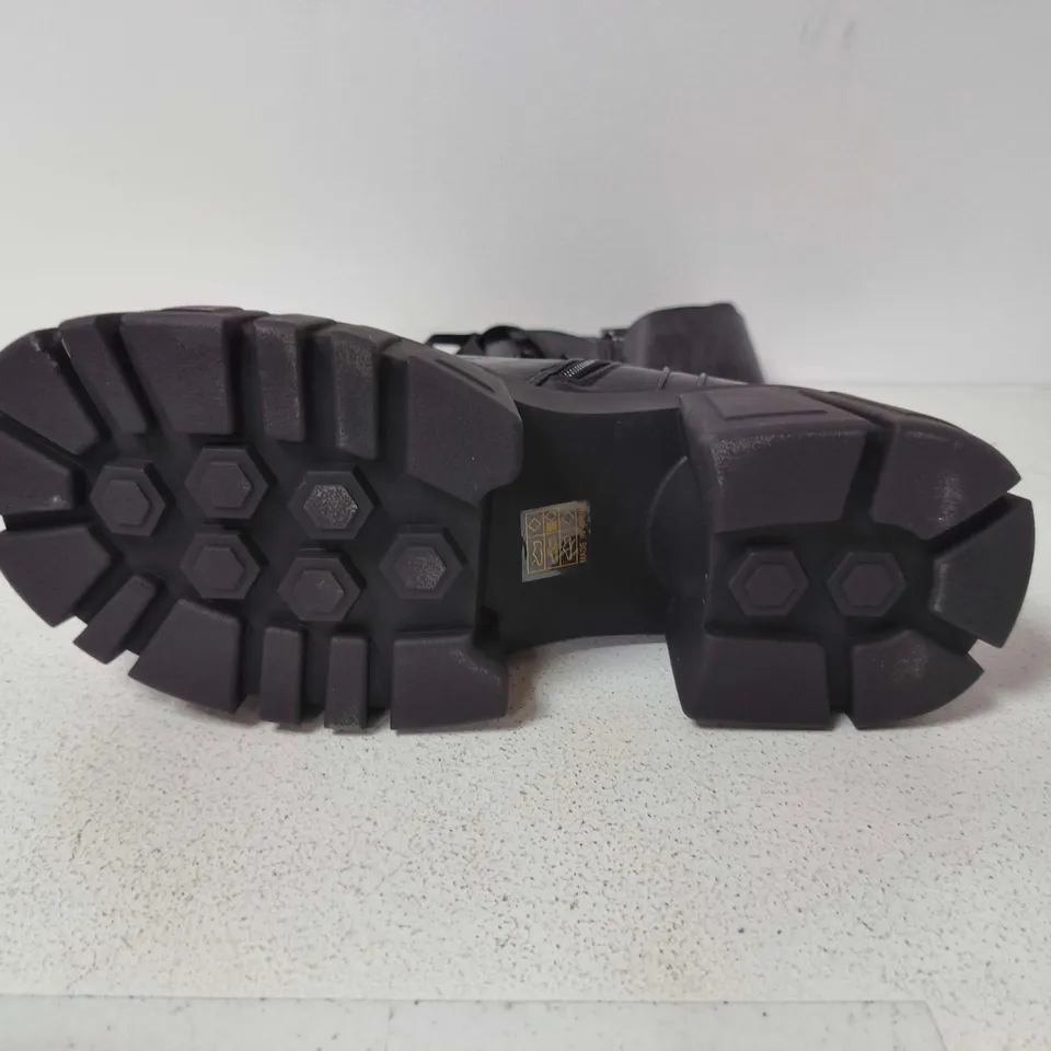 BOXED KILLSTAR RUPTURA BOOTS IN BLACK - UK 8