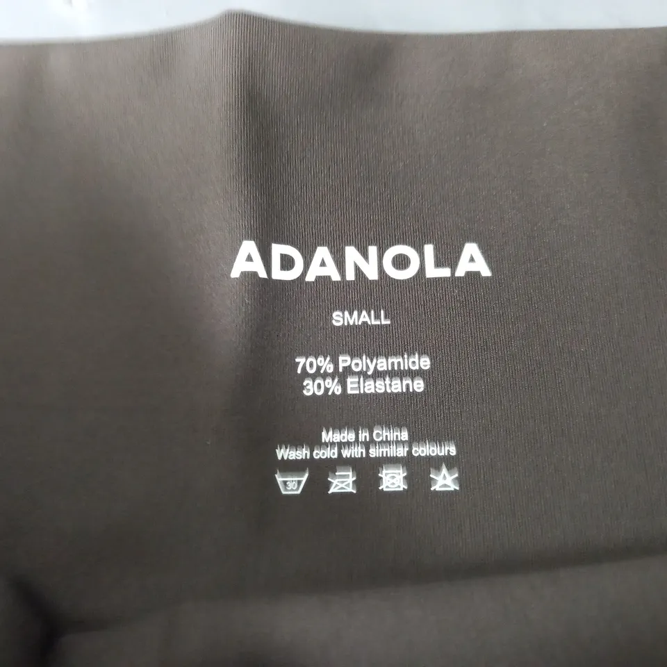 ADANOLA ULTIMATE CROP SHORTS IN COFFEE BEAN - SMALL