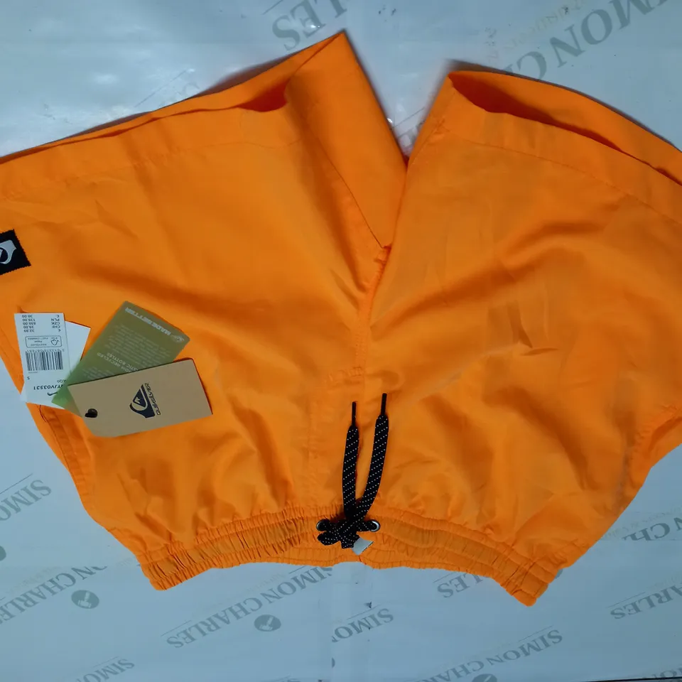 QUICKSILVER ORANGE SHORTS - S