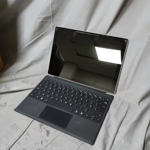 MICROSOFT SURFACE PRO 5 – I5-7300U, 8GB RAM, 256GB, 12.3IN DISPLAY WITH KEYBOARD