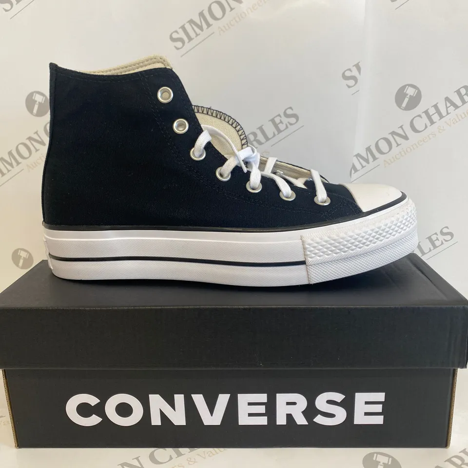 BOXED PAIR OF CONVERSE LIFT HI SHOES SIZE EU40