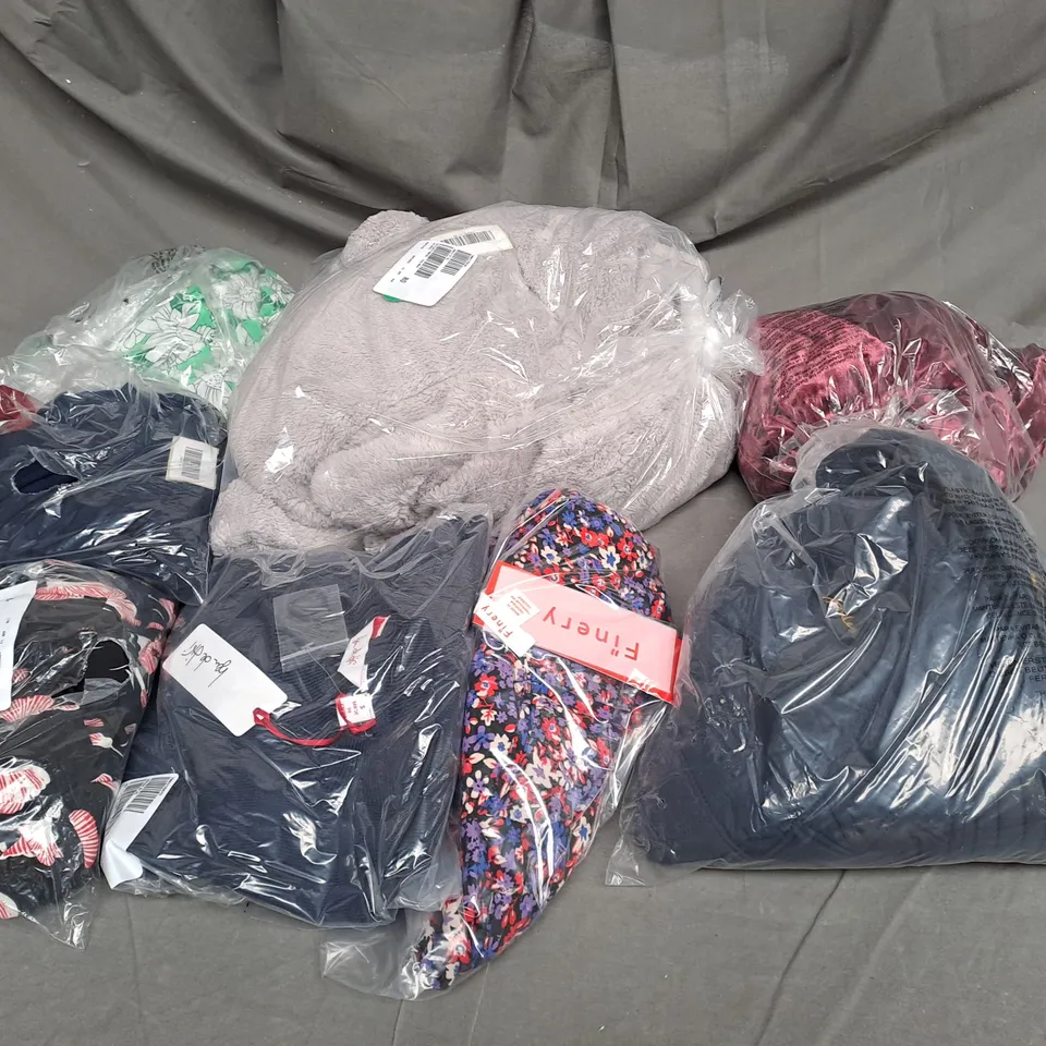 BOX OF ASSORTED CLOTHING ITEMS TOO INCLUDE COATS , TOPS, AND TROUSERS   ETC. 