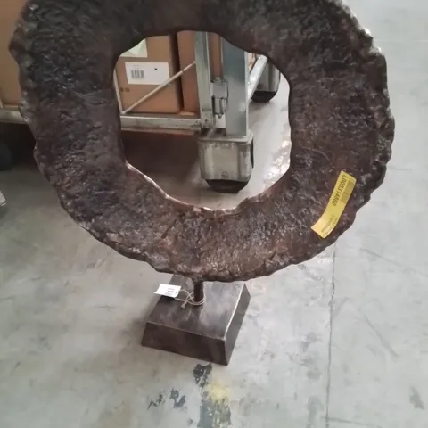 KEONI CIRCLE SCULPTURE