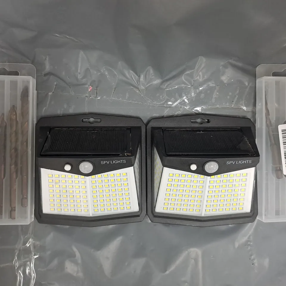APPROXIMATELY 10 ASSORTED HOUSEHOLD ITEMS TO INCLUDE SOLAR LIGHTS, ETC