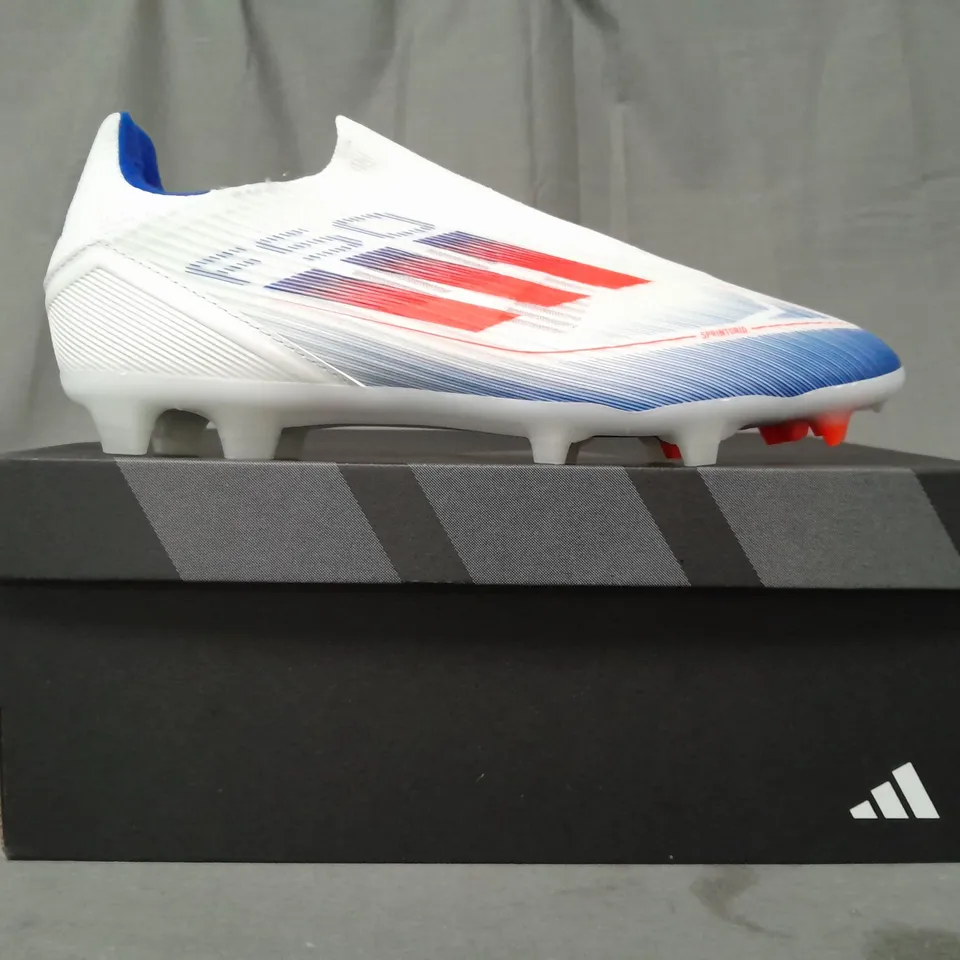 BOXED PAIR OF ADIDAS F50 LEAGUE LL FOOTBALL BOOTS IN WHITE/MULTI COLOUR UK SIZE 8