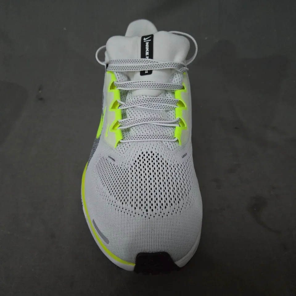 BOXED PAIR OF NIKE AIR ZOOM PEGASUS 41 SHOES IN WHITE/NEON GREEN UK SIZE 9