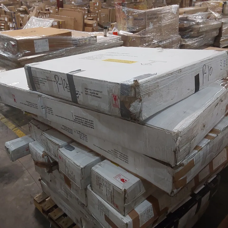 PALLET CONTAINING A LARGE QUANTITY OF ASSORTED DESIGNER FURNITURE PARTS