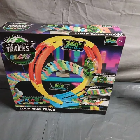 TOTALLY TRACKS GLOW LOOP RACE TRACK – 165-PIECE GLOW-IN-THE-DARK TOY SET