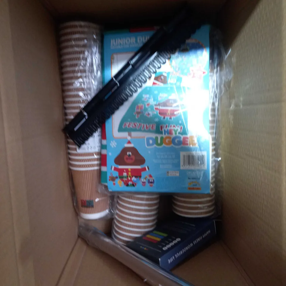 BOX OF ASSORTED ITEMS TO INCLUDE HEY DUGGEE BEDDING AND LARGE BAG