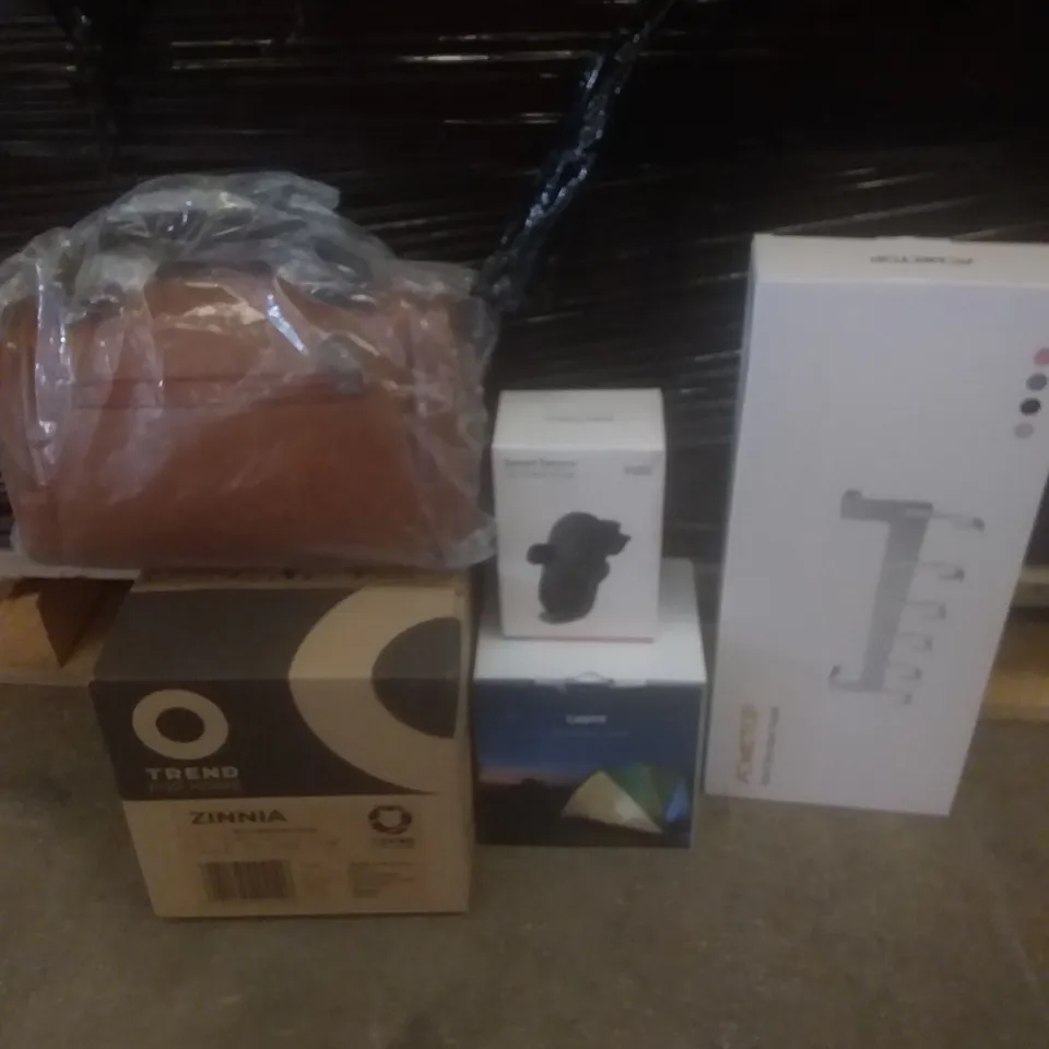 PALLET OF ASSORTED ITEMS INCLUDING OVER DOOR COAT HANGER, CAR WIRELESS CHARGER, LED CAMPING LANTERN, DECORATIVE VASE