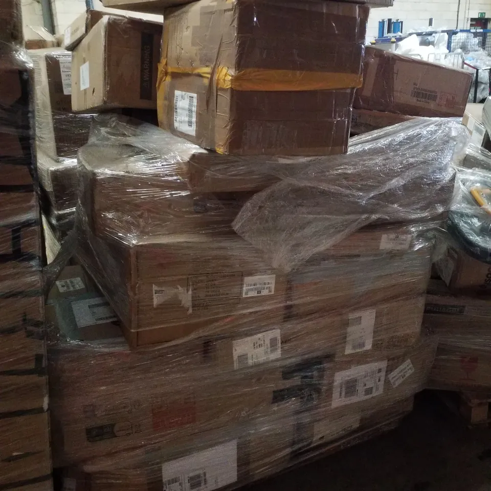 PALLET CONTAINING ASSORTED PRODUCTS INCLUDING 20L JERRY CAN, CHILDRENS PLAY PEN & BATHROOM MIRROR CABINET