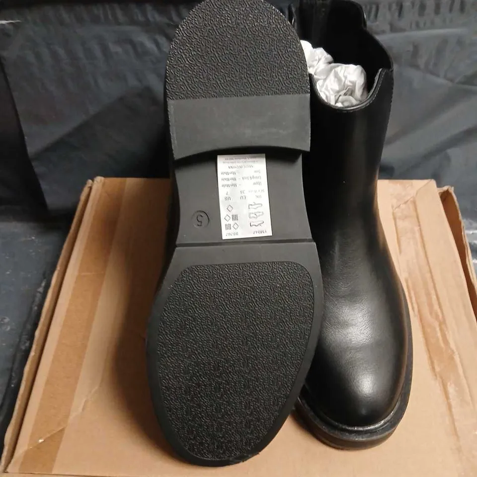 SIMPLY BE BLACK PU CHELSEA BOOTS YM047, UK 5, EX WIDE FIT (PAIR)