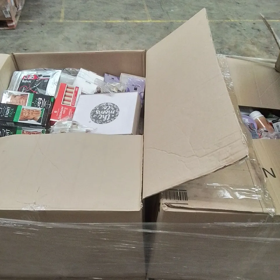 PALLET TO CONTAIN A LARGE QUANTITY OF COSMETICS