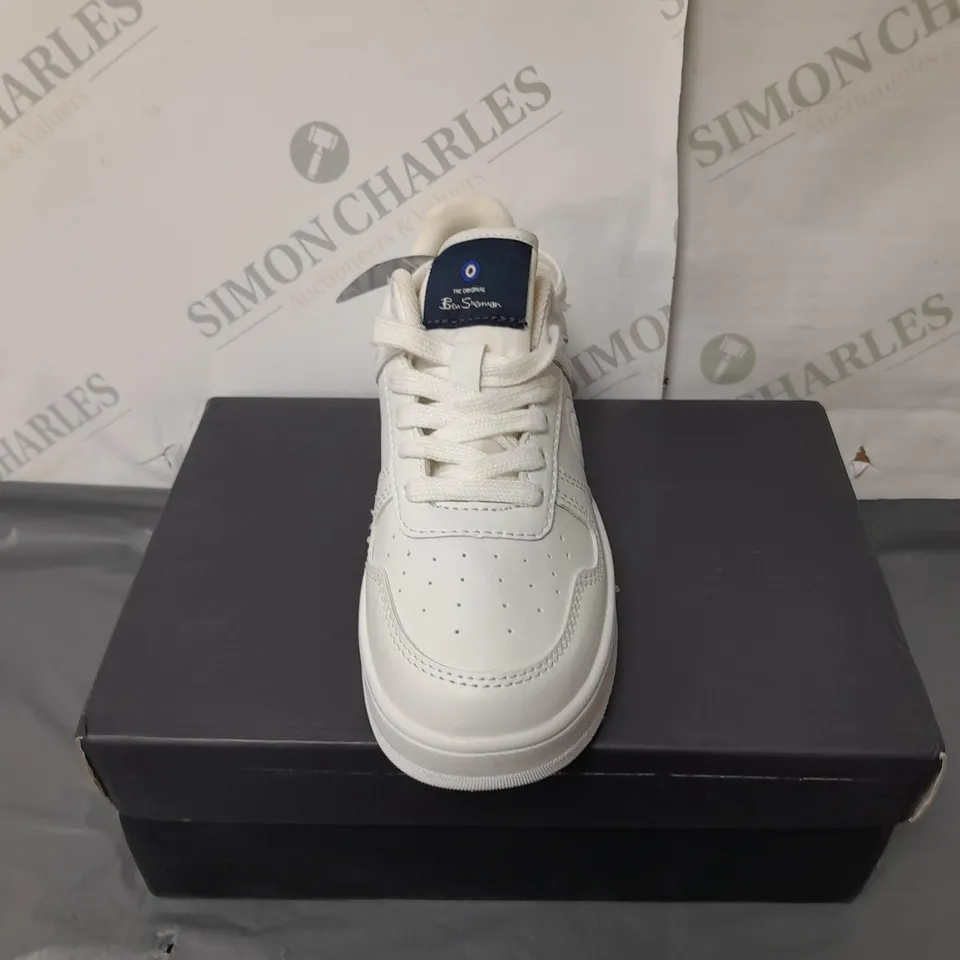 BEN SHERMAN JUNIOR CHILDREN'S WHITE TRAINERS SIZE 13