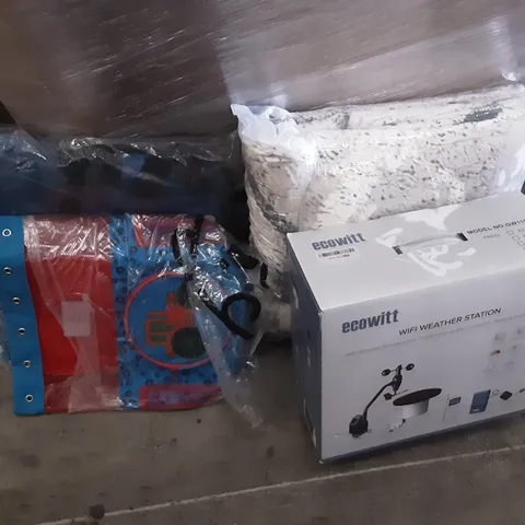 LARGE PALLET OF ASSORTED HOMEWARE ITEMS TO INCLUDE WEATHER STATIONS, RUGS, BACKPACKS ETC