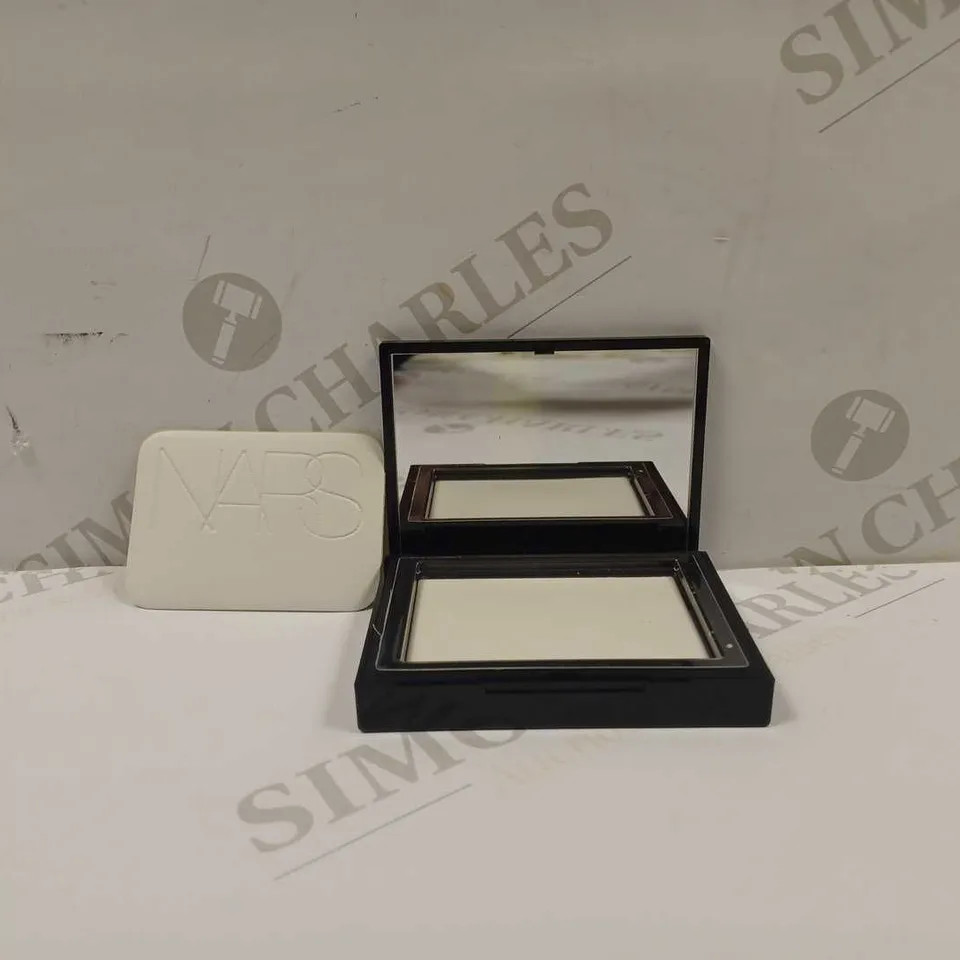 NARS LIGHT REFLECTING SETTING PRESSED POWDER TRANSLUCENT CRYSTAL
