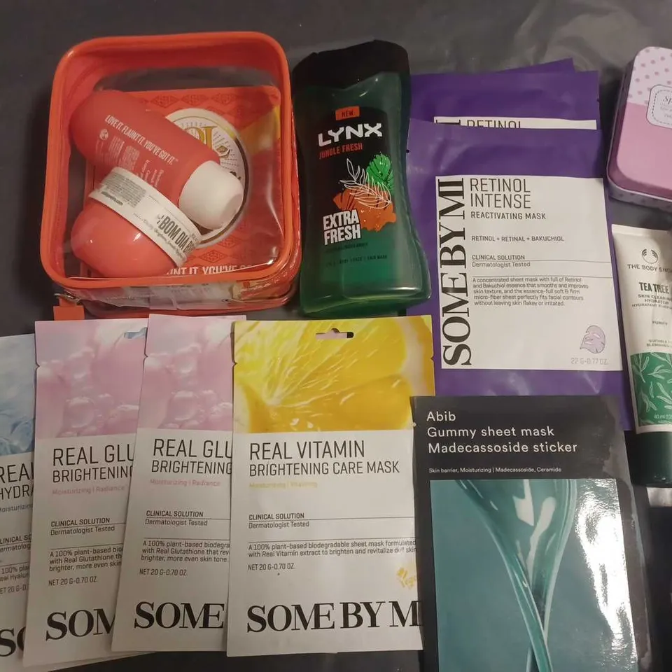 LOT OF APPROXIMATELY 20 ASSORTED HEALTH & BEAUTY ITEMS TO INCLUDE CARE MASKS, SHOWER DRESS AND BODY LOTION