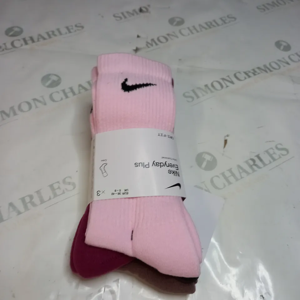 NIKE EVERYDAY PLUS SOCKS SIZE 5-8 - X3