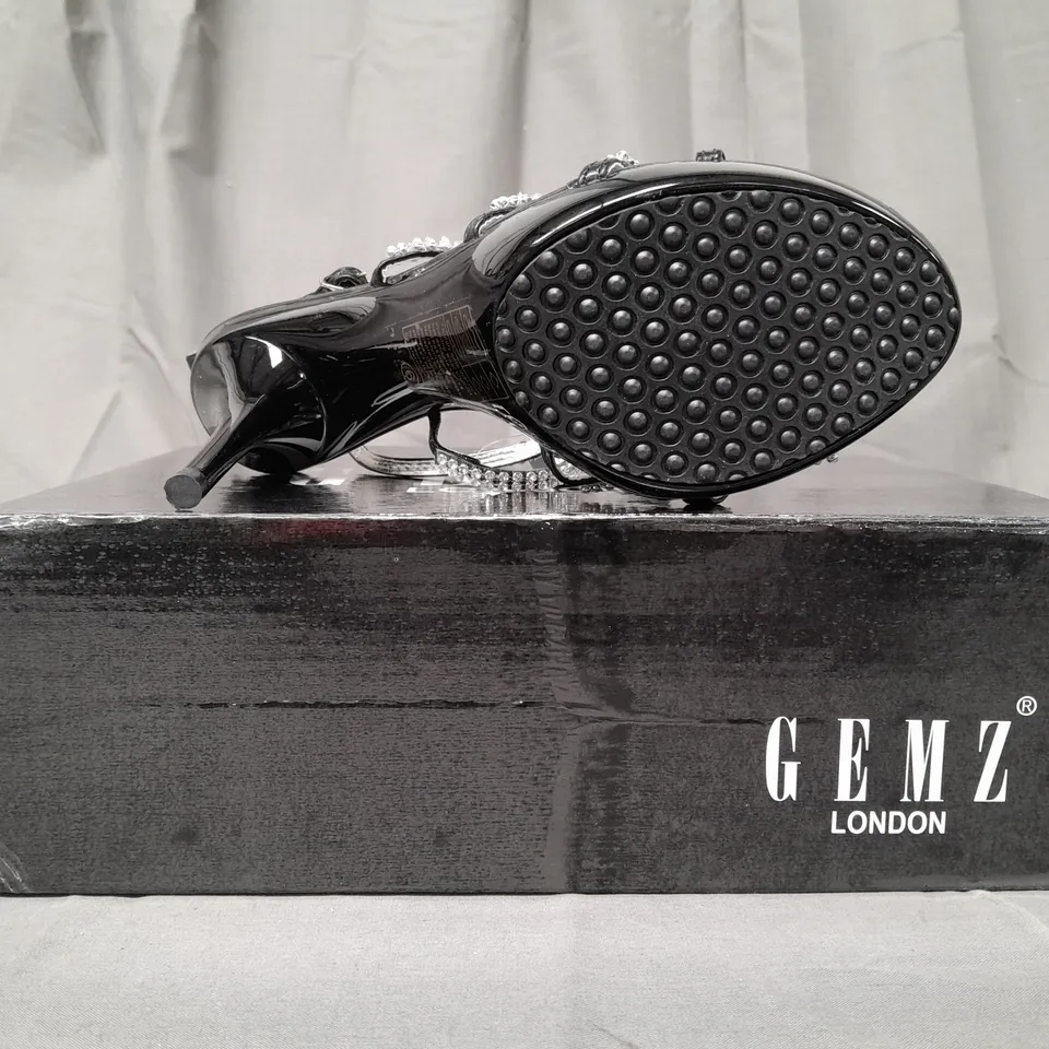 BOX OF APPROXIMATELY 12 ASSORTED PAIRS OF GEMZ LONDON OPEN TOE STRAPPY HEELED SANDALS IN VARIOUS SIZES