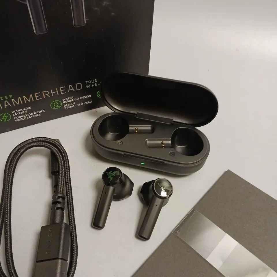 BOXED RAZER HAMMERHEAD TRUE WIRELESS EARBUDS IN BLACK AND GREEN INCLUDES CHARGING CASE AND CABLE