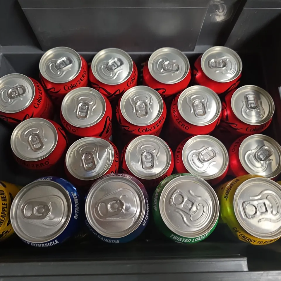 APPROXIMATELY 18 ASSORTED DRINKS TO INCLUDE C4 FORZEN BOMBSICLE, COCA COLA ZERO, C4 PINEAPPLE HEAD, ETC - COLLECTION ONLY