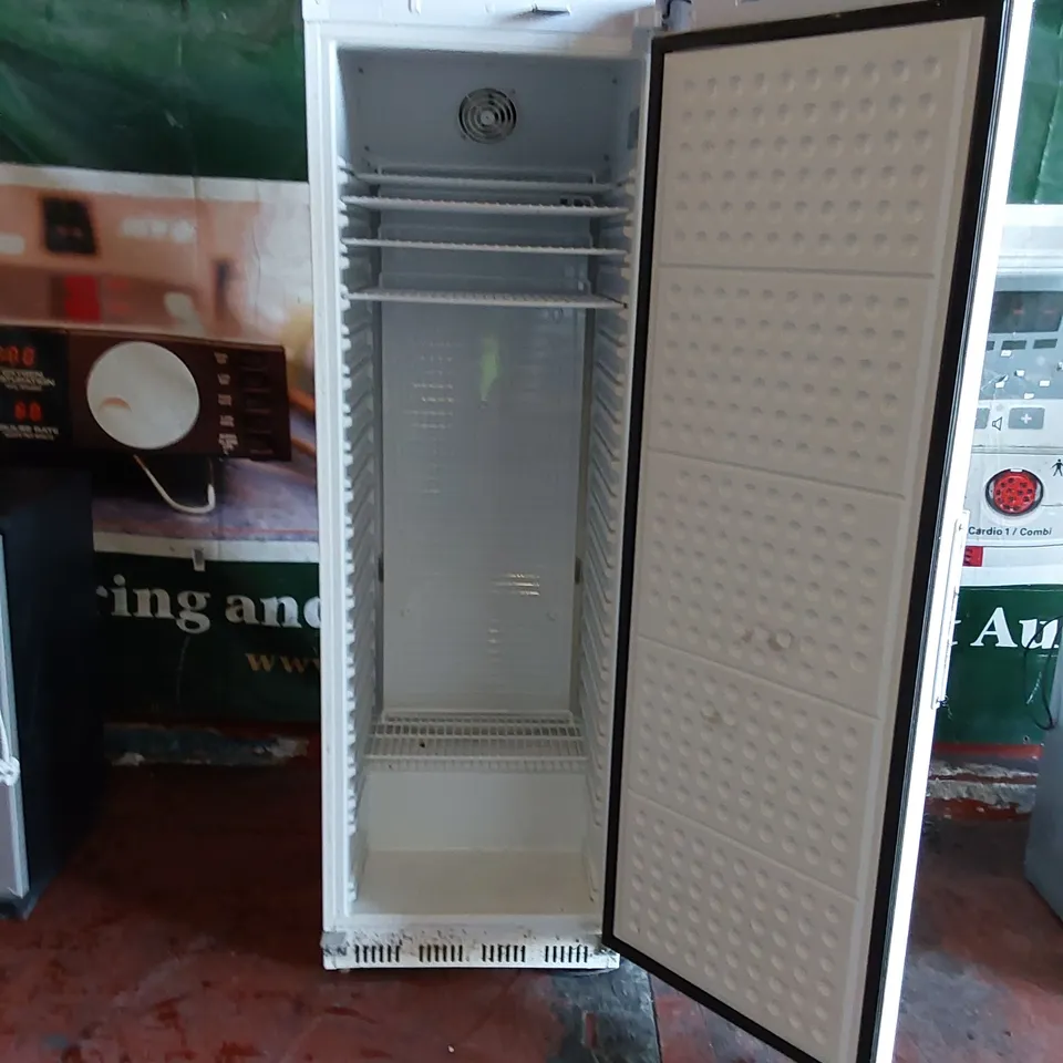 HUSKY CBR400H-WE-R-HT UPRIGHT REFRIGERATOR 