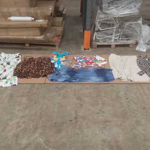 PALLET CONTAINING APPROXIMATELY 400x BRAND NEW ASSORTED DESIGNER CLOTHING ITEMS
